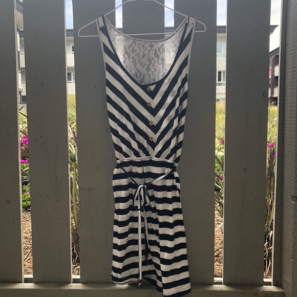 2 striped dresses - Picture 2 of 4